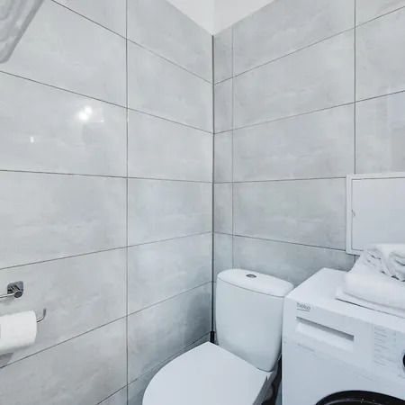 Chylonska 69-85 By Homeprime דירה גדינייה