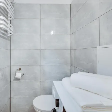 Chylonska 69-85 By Homeprime דירה גדינייה