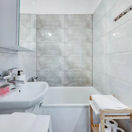 Chylonska 69-85 By Homeprime דירה גדינייה